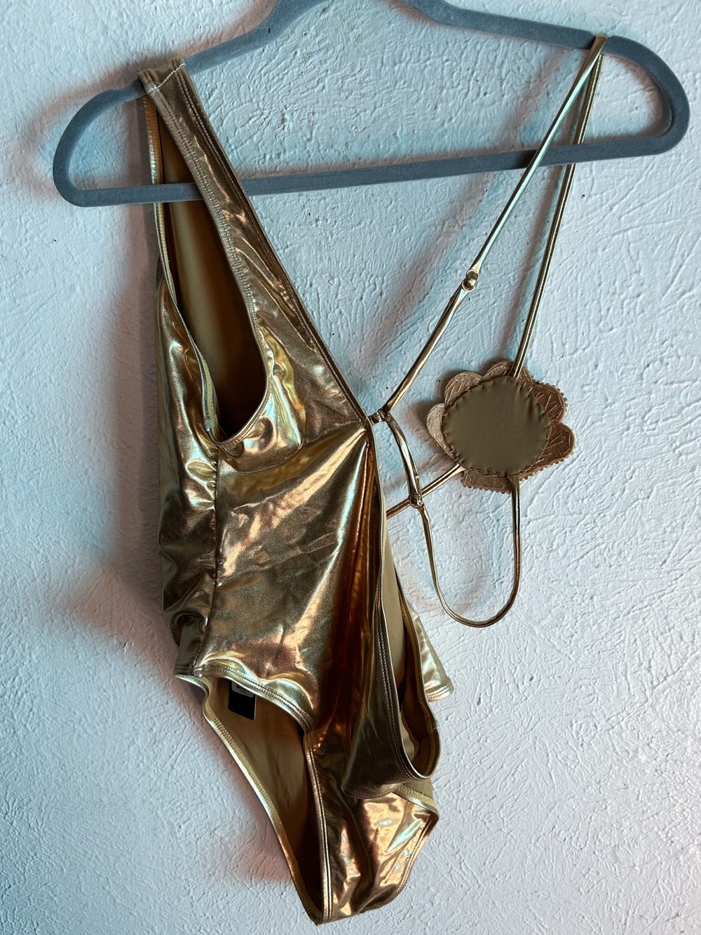 Fashion Nova Mermaid Seashells Rhinestone 1 Piece Sunsuit Gold NWT XL - Picture 4 of 7